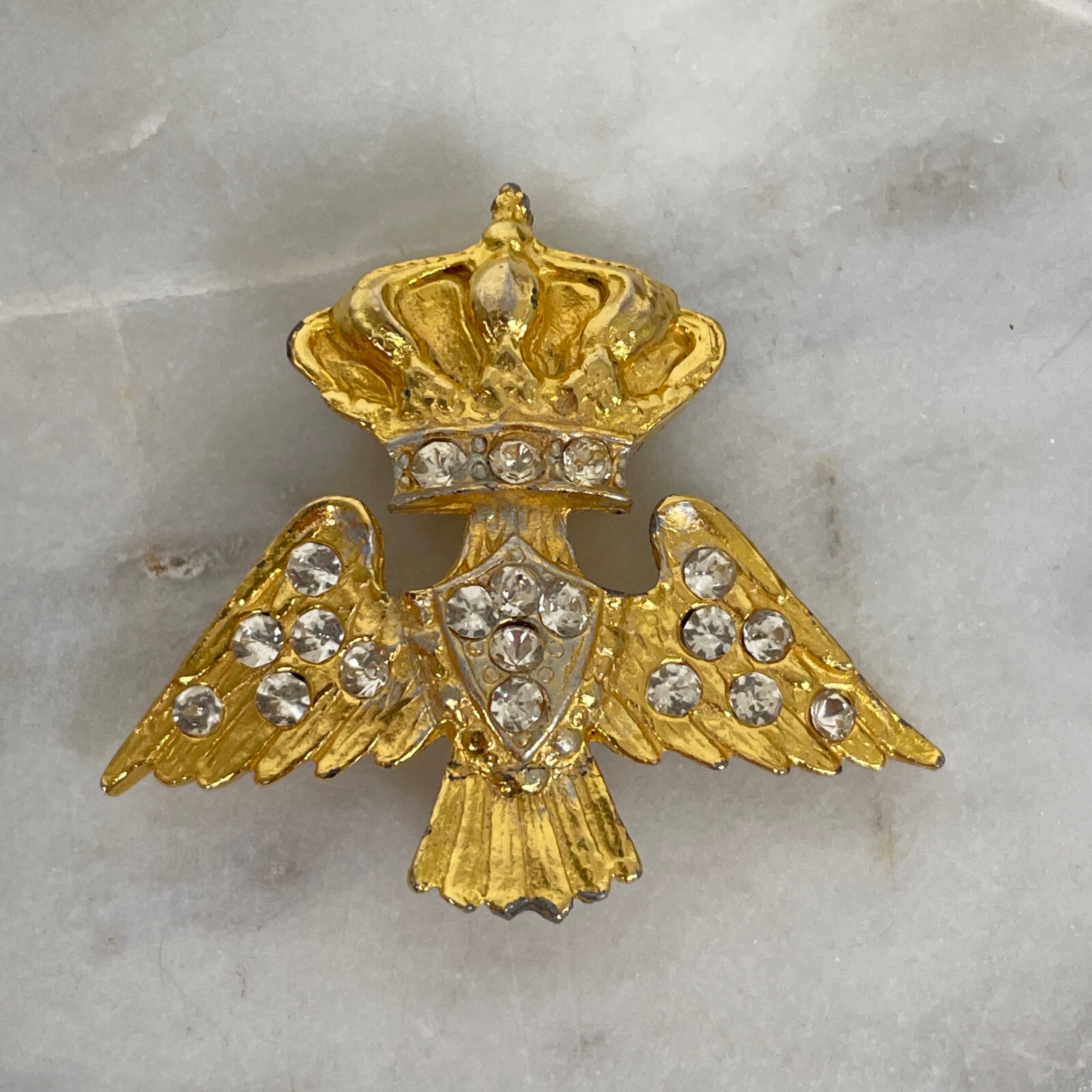 Vintage Gold Tone CROWN EAGLE WINGS BROOCH Royal Queen Rhinestone Jewelry 50s ?