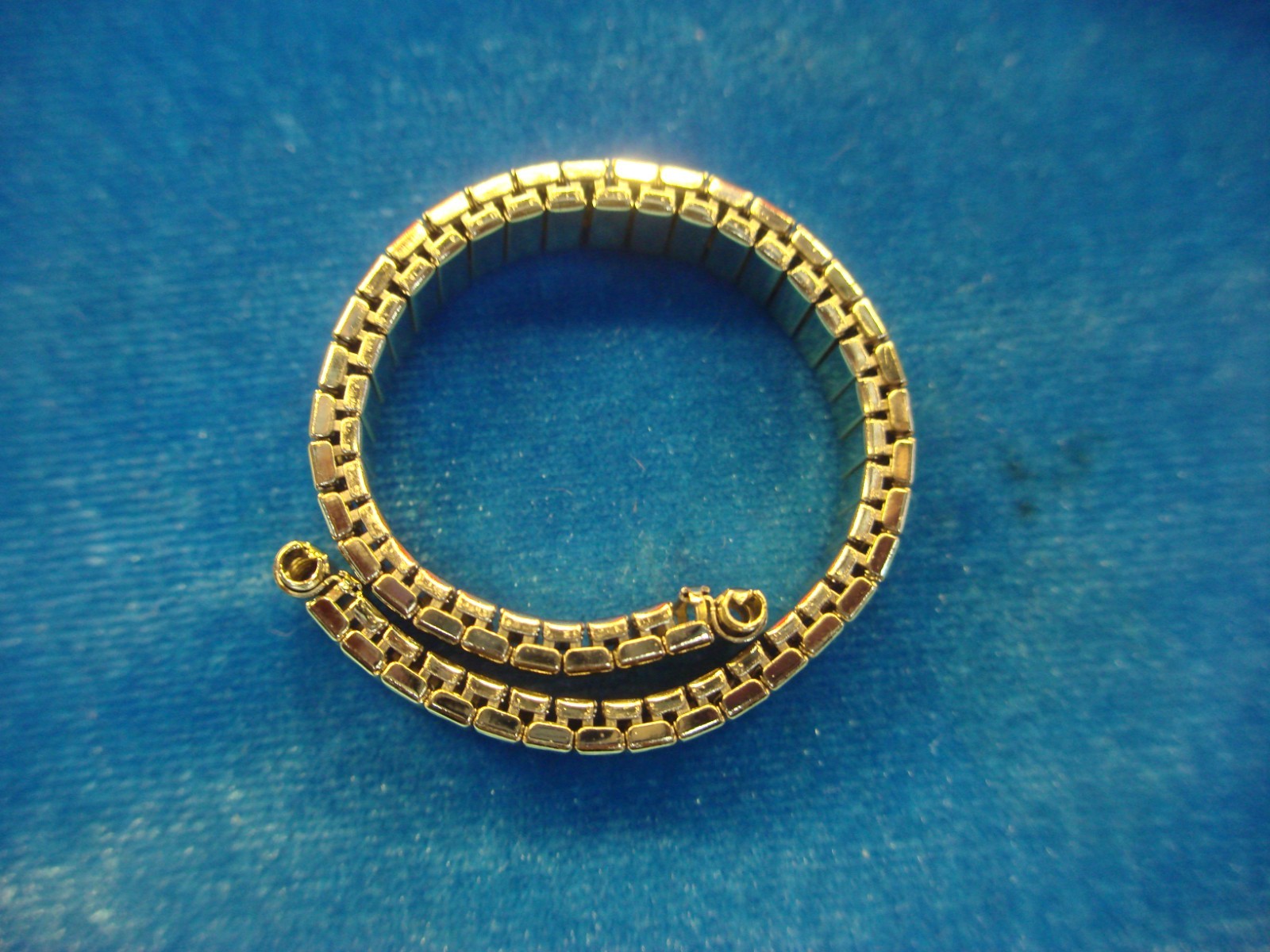VINT. FLEX-ON BY KREISLER -GOLD TONE STAINLESS WATCH BAND – NOS – 9 – 12 MM