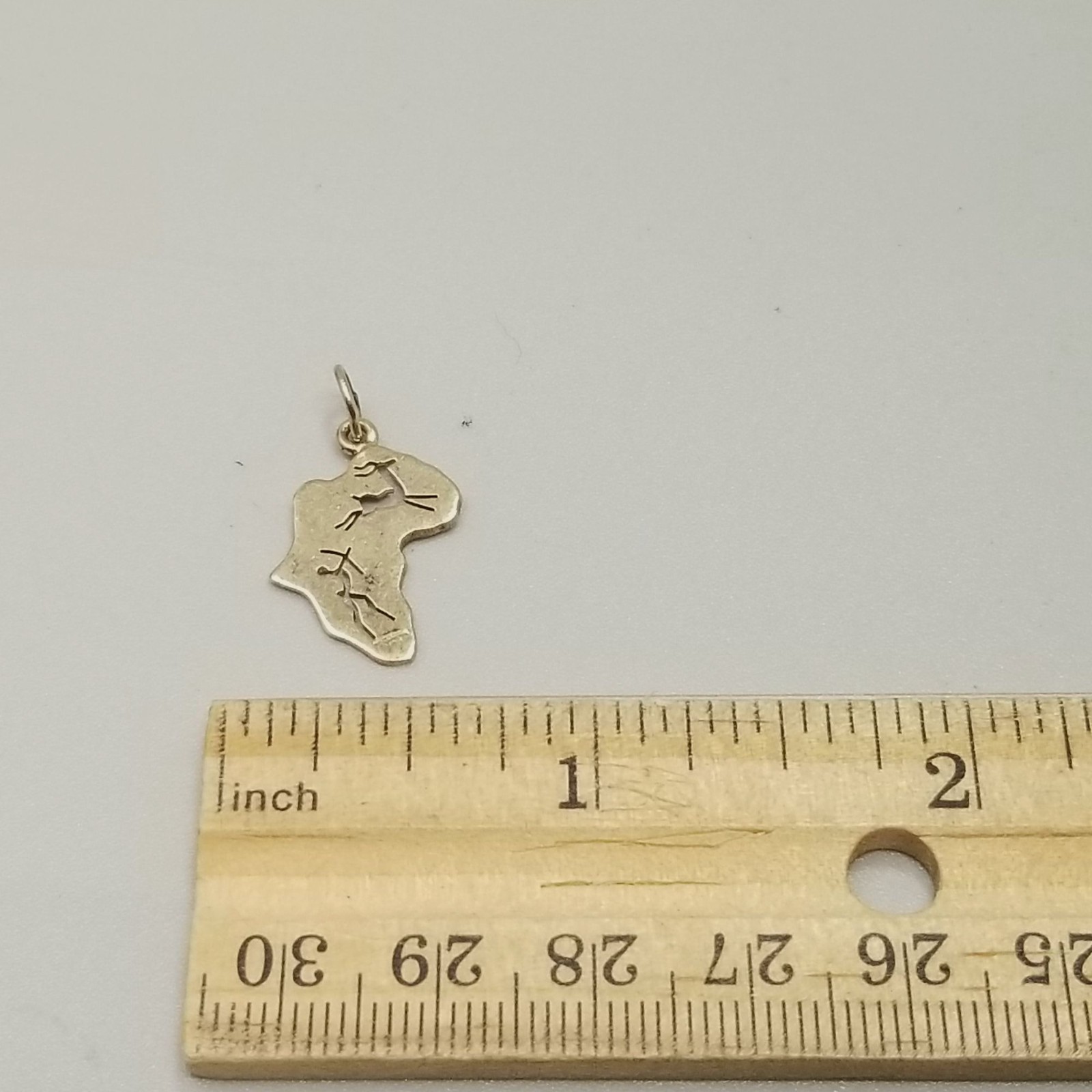 Vintage 9k Yellow Gold Africa Shape Pendant Charm Hunter Antelope Design 9ct
