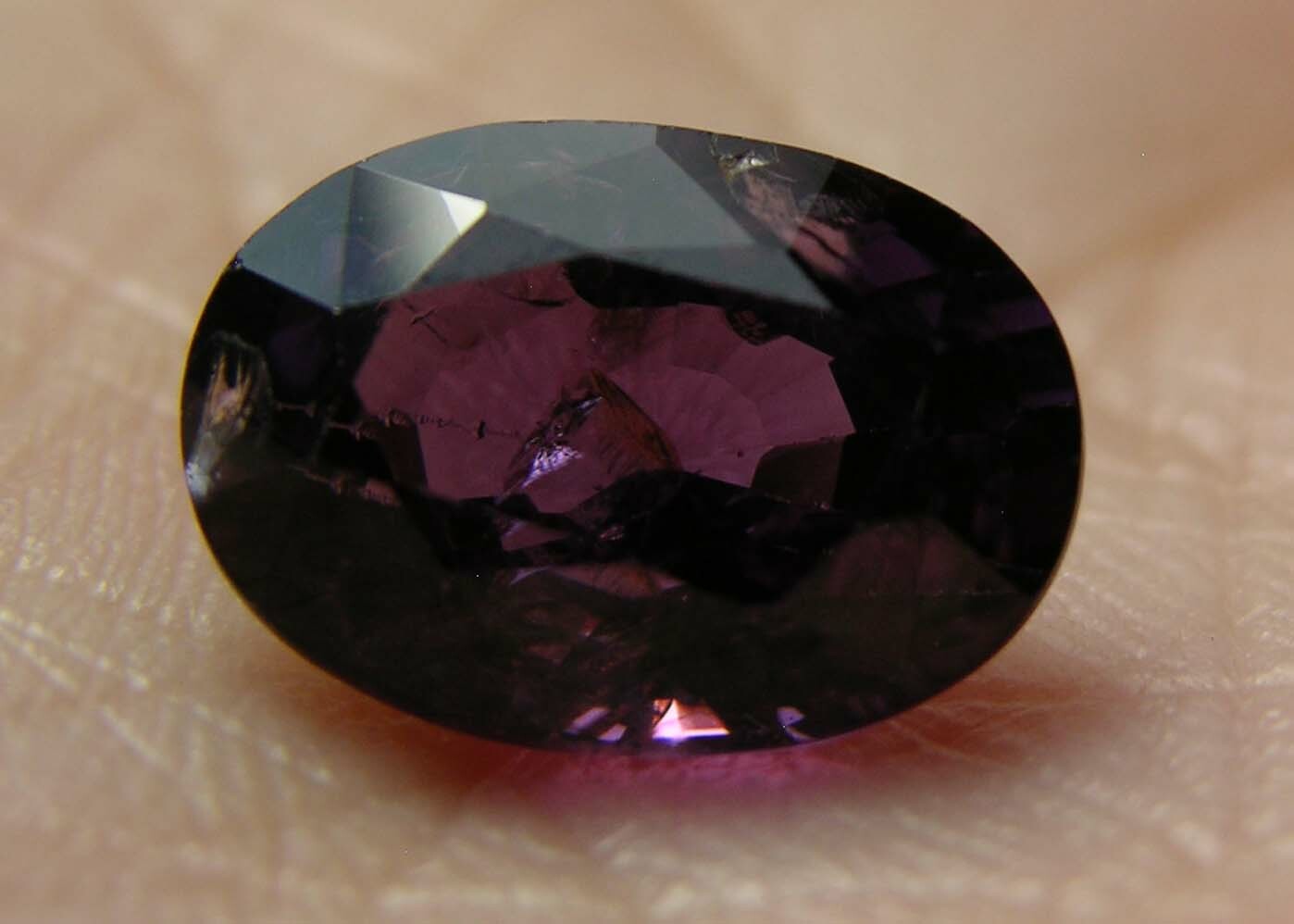 #84 4.10ct Vietnam oval 100% Natural Spinel Gemstone .80g 11.00 X 8.00 X 6.00mm