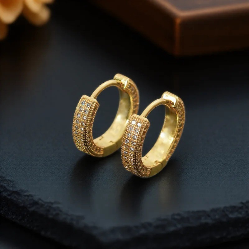 Pendientes aretes con simulado de diamantes chapados en oro para hombres