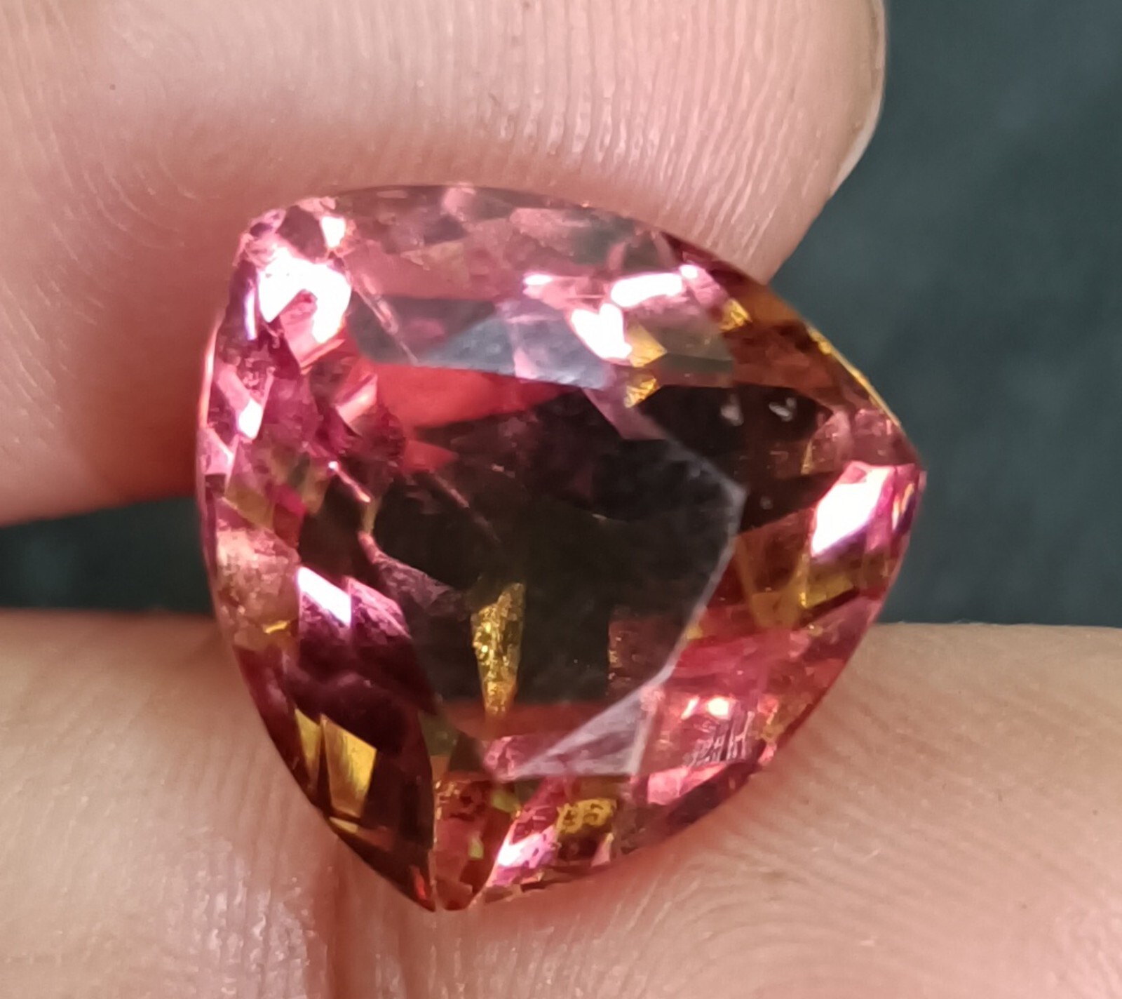 Certified 40.55 Ct Natural Trillion Cut Zultanite Color Changing Loose Gemstone