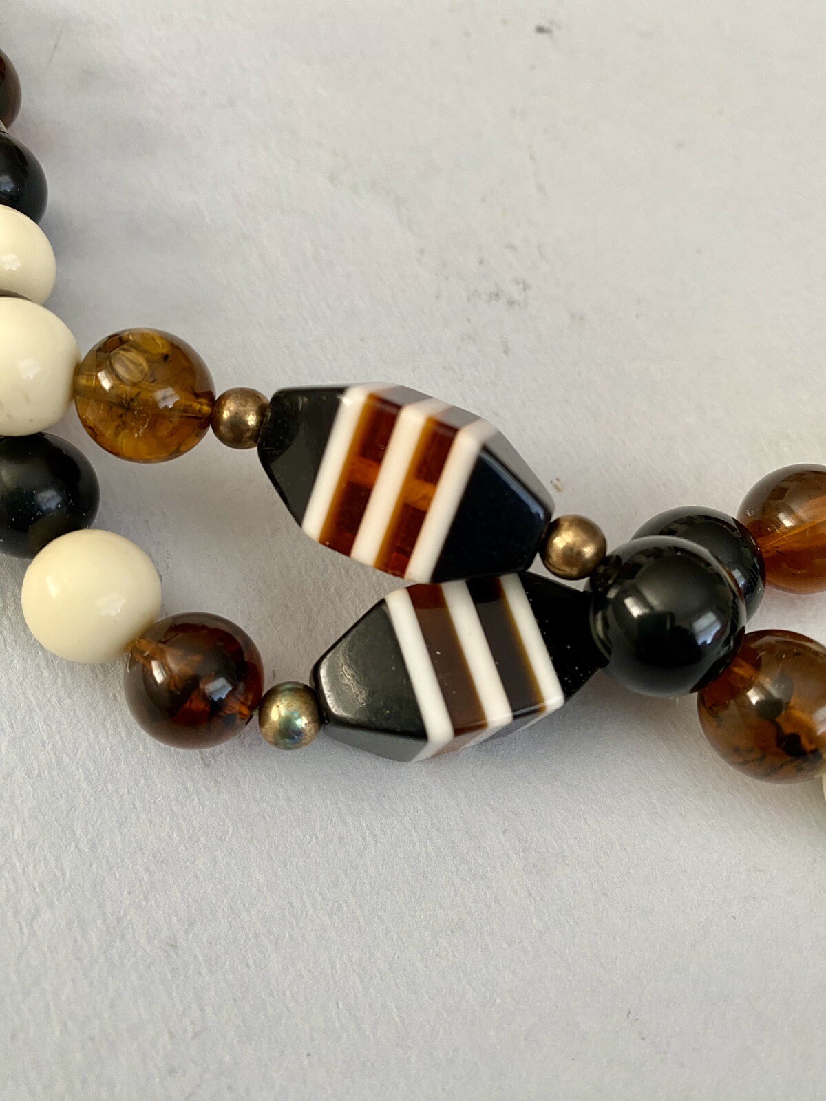 Vtg Tortoise Brown Black Ivory Chunky Abstract Lucite Plastic Beaded Necklace