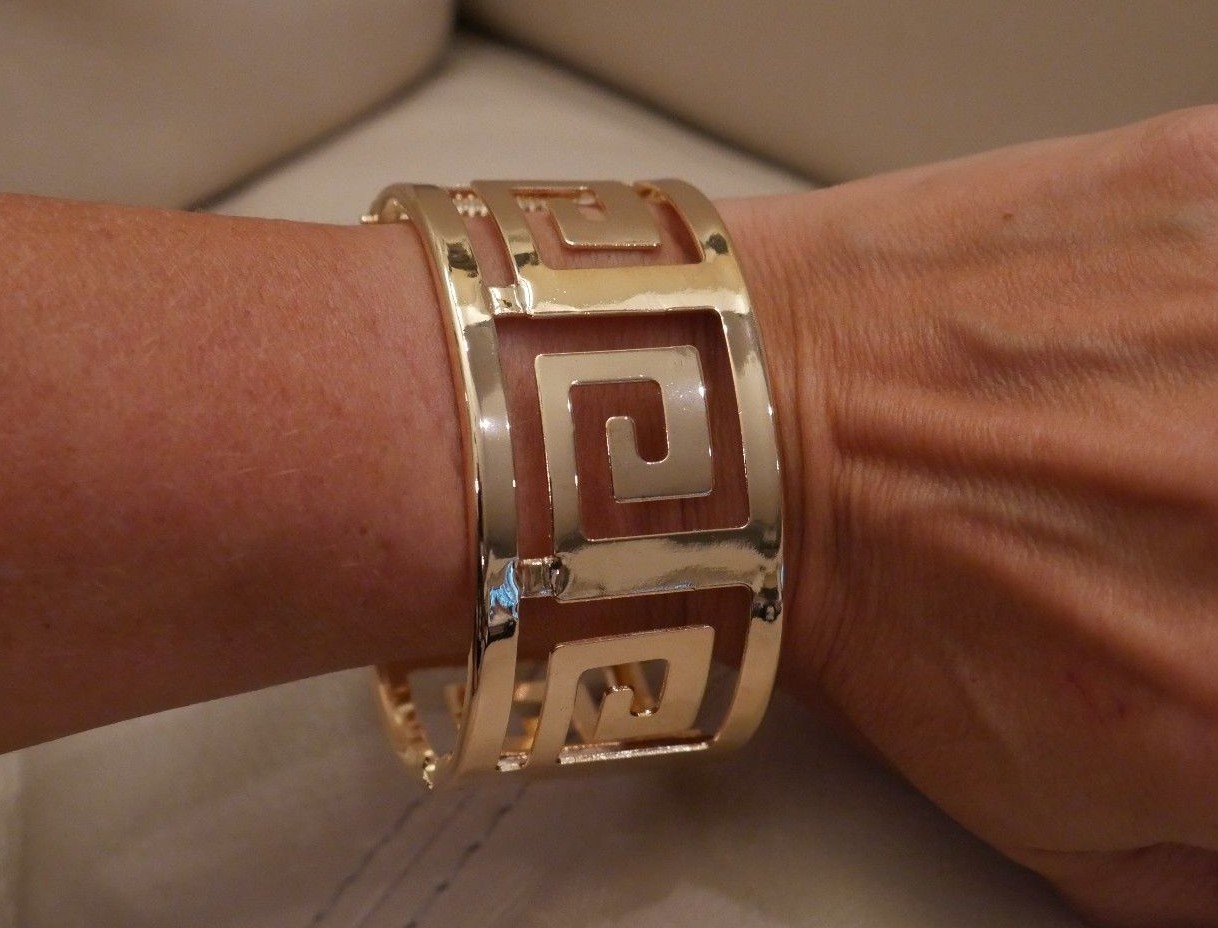 NEW Women’s Fashion Cuff Bracelet Bangle jewelry Greek Key 18K yellow GP