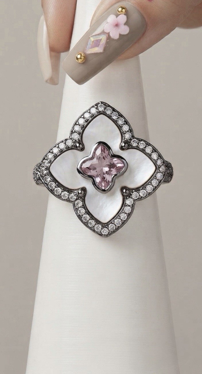 Bomb Party Size 7 August Clover Hema Ring *Read Description*