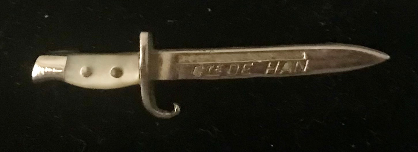 WW1 SOUVENIR/SWEETHEART DAGGER BROOCH – GTE DE HAN – MOTHER-OF-PEARL HANDLE