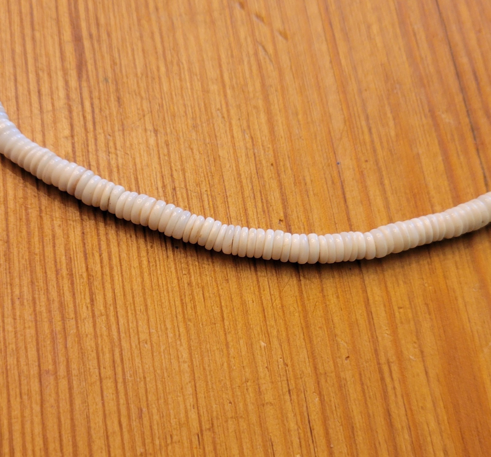 Southwestern Heishi Bead Beige White Shells Beaded 17″ Necklace Vintage