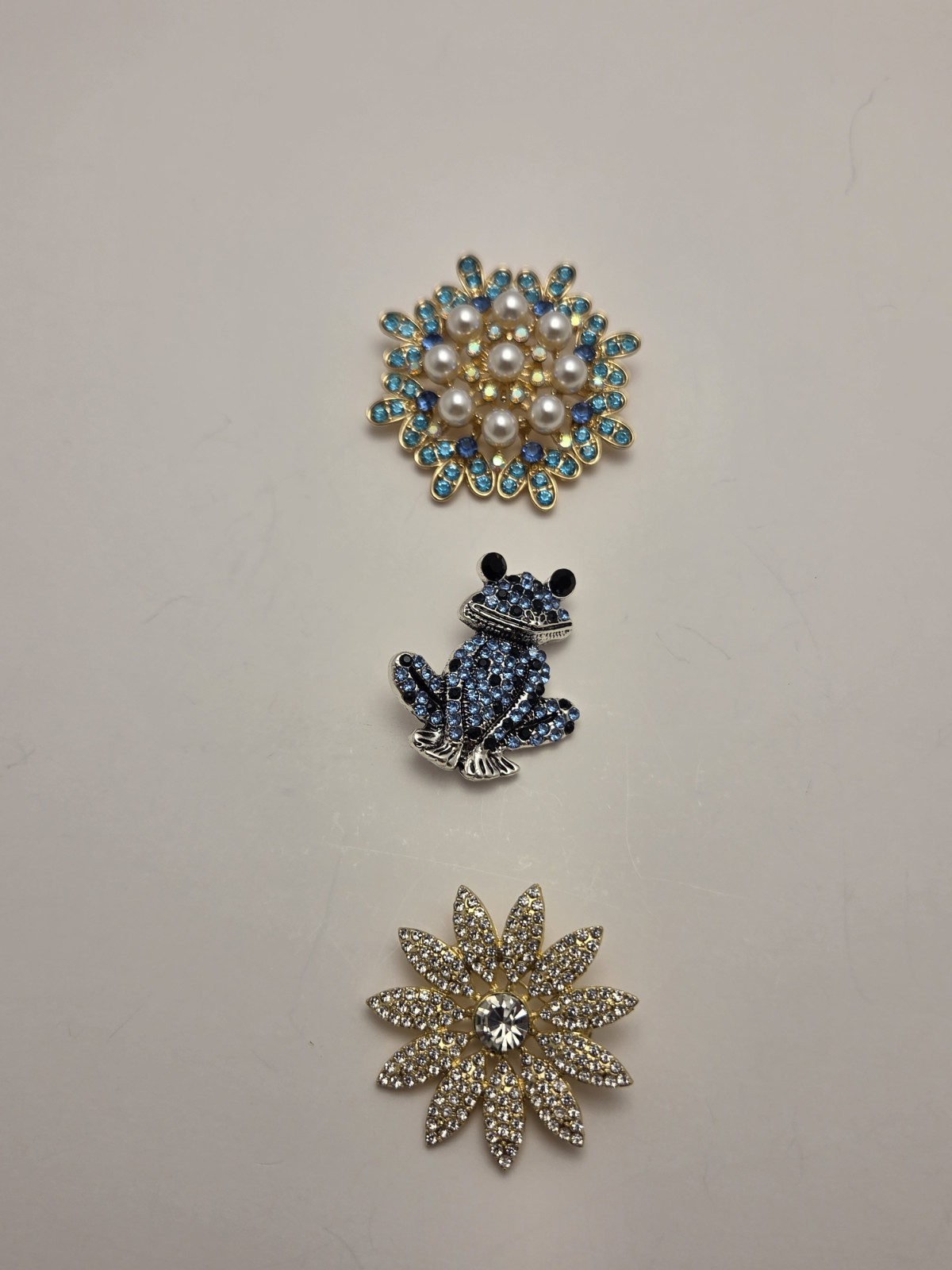 Lot of 3 Brooch Pins Frog & Flower Gold Tone Blue Rhinestone Imitation Pearl