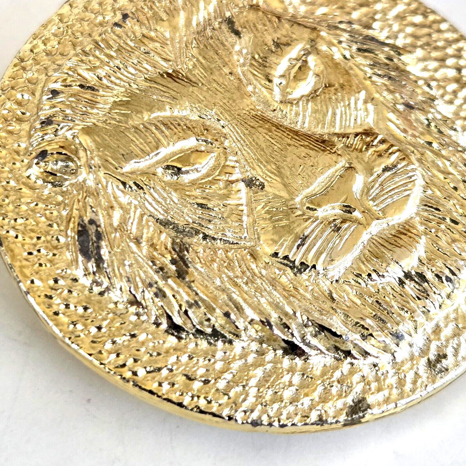 Vintage Lion Face Round Gold Tone Scarf Clip 1-3/8″