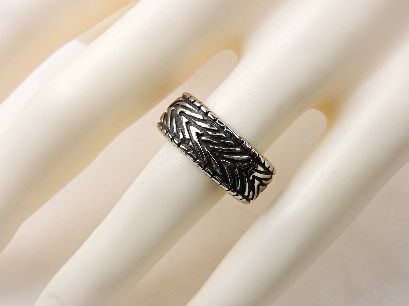 Stainless Steel 10 mm Textured Wide Band Ring – Free Gift Packaging