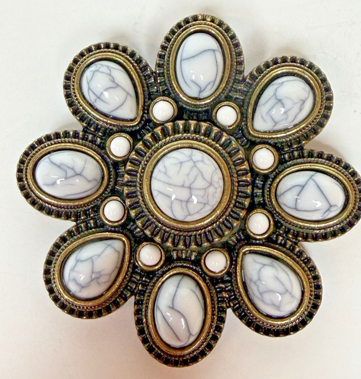 Premier Designs Floral Convertible Pendant Brooch white Marbled Cabochons Gold