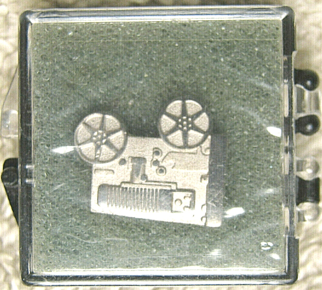 MINIATURE SILVERTONE METAL REEL TO REEL RECORDED 5/8″ LAPEL HAT TIE PIN IN CASE