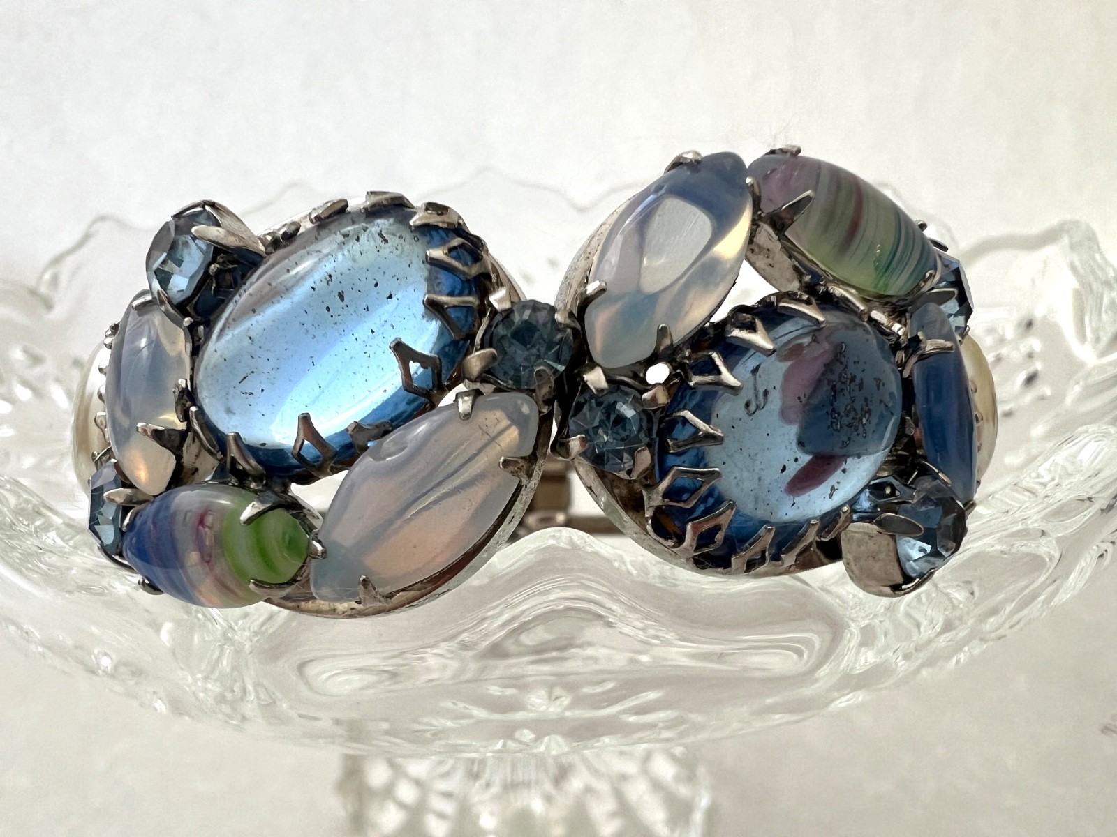 A132 Vintage Juliana Blue Glass Givre Cabochon Pearl Silve Clamper Bracelet