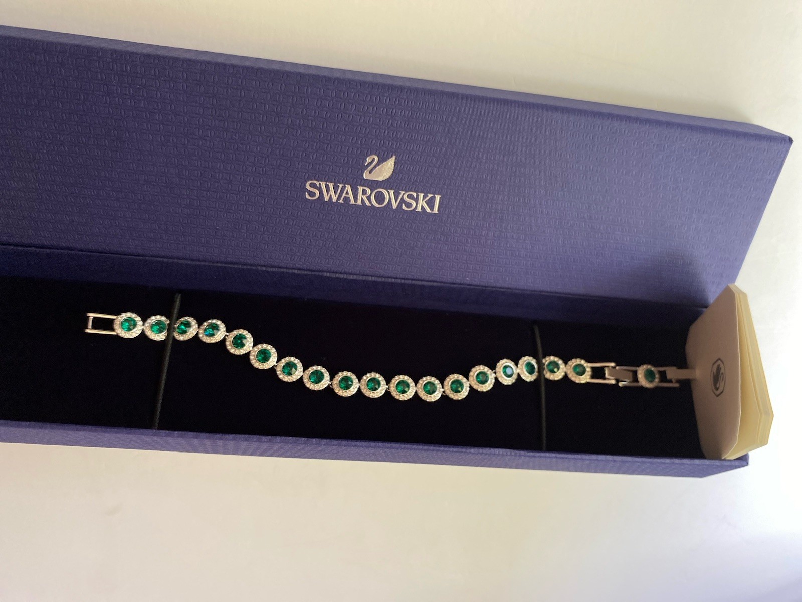 Vintage New Swarovski Una Angelic Emerald Green Crystal Round Cut Pave Bracelet