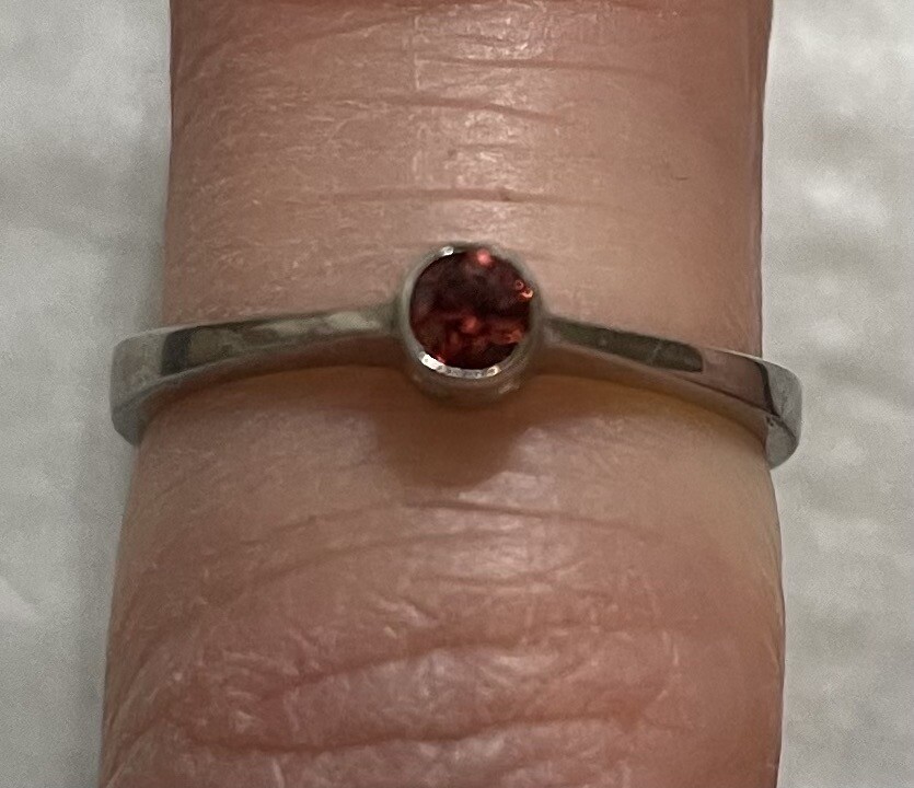 LADIES GARNET SINGLE STONE ARGENTIUM 93.5% 935 SILVER ESTATE RING SIZE 6 1.5GRAM