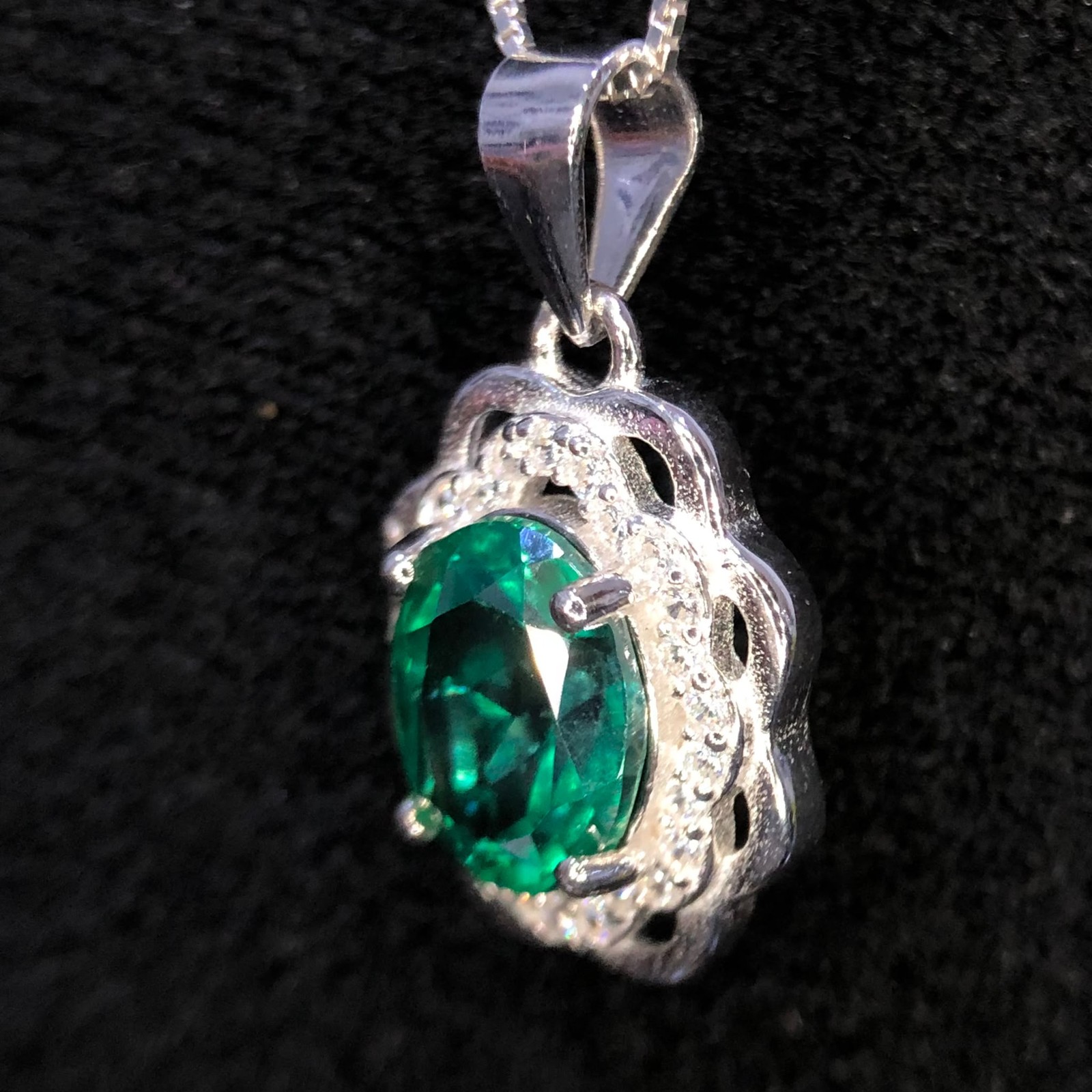 Green Topaz Diffusion Gemstone 925 Sterling Silver Pendant Oval Top Rich Green