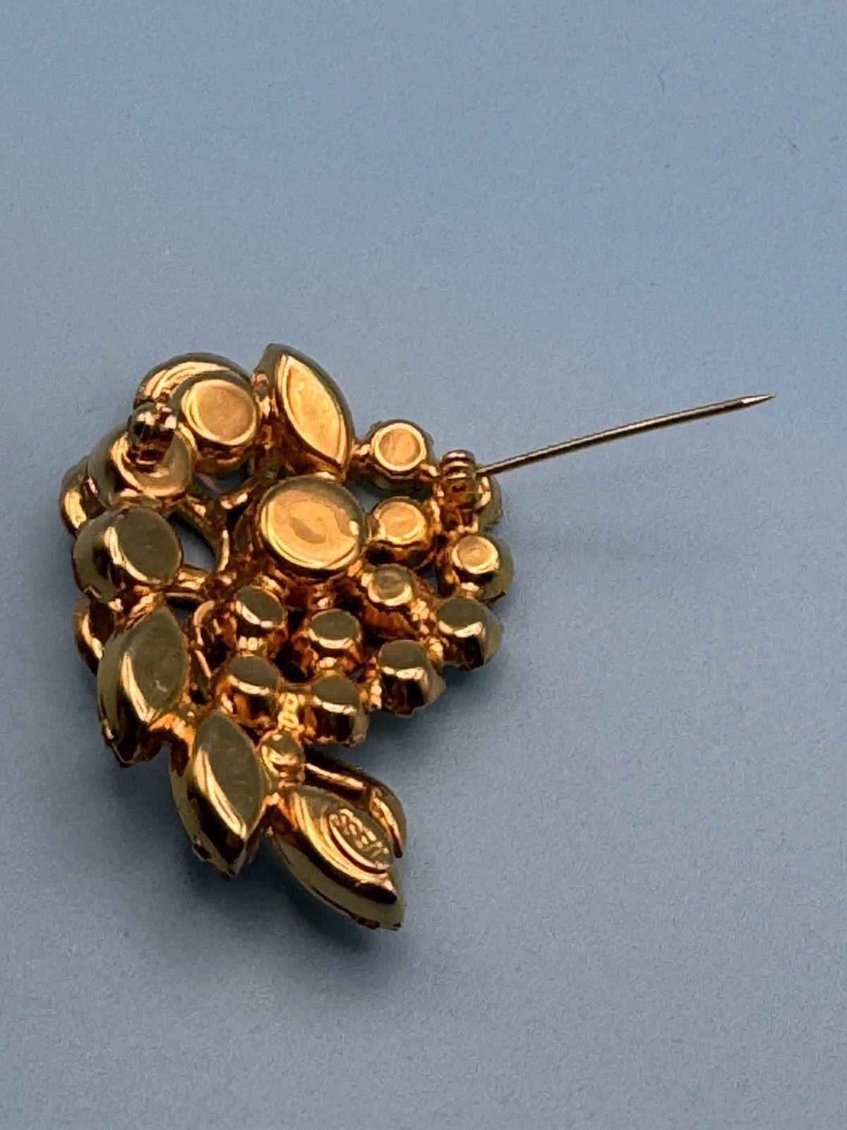 WEISS Signed Gold Tone Amber Crystal Rhinestone Flower Brooch Pin 2 in