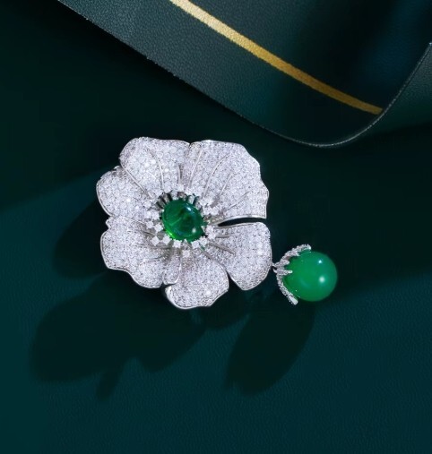 GORGEOUS BRAND NEW SILVER PLATED GENUINE CUBIC ZIRCONIA FLOWER DROP BROOCH