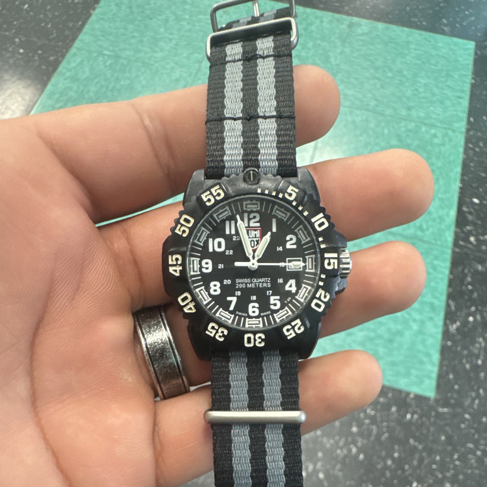 Luminox Series 7050 Quartz Carbon Case 200m Diver Date Black/Gray Nylon