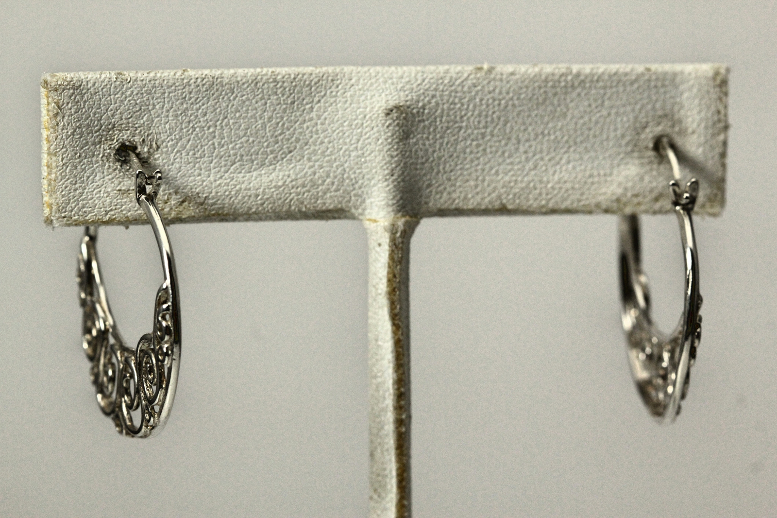 925 Sterling Silver Ornate Design Hoop Earrings 3.2 Grams (EAR4862)