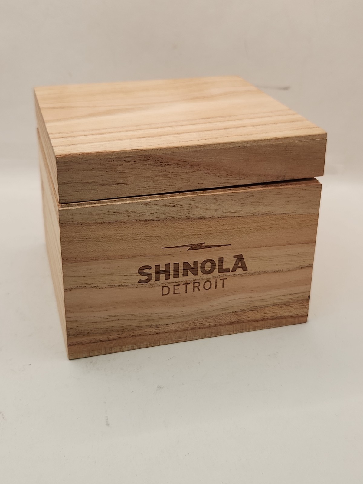 Shinola Detroit The Runwell Cream Dial Leather Strap Argonite 1069 Watch