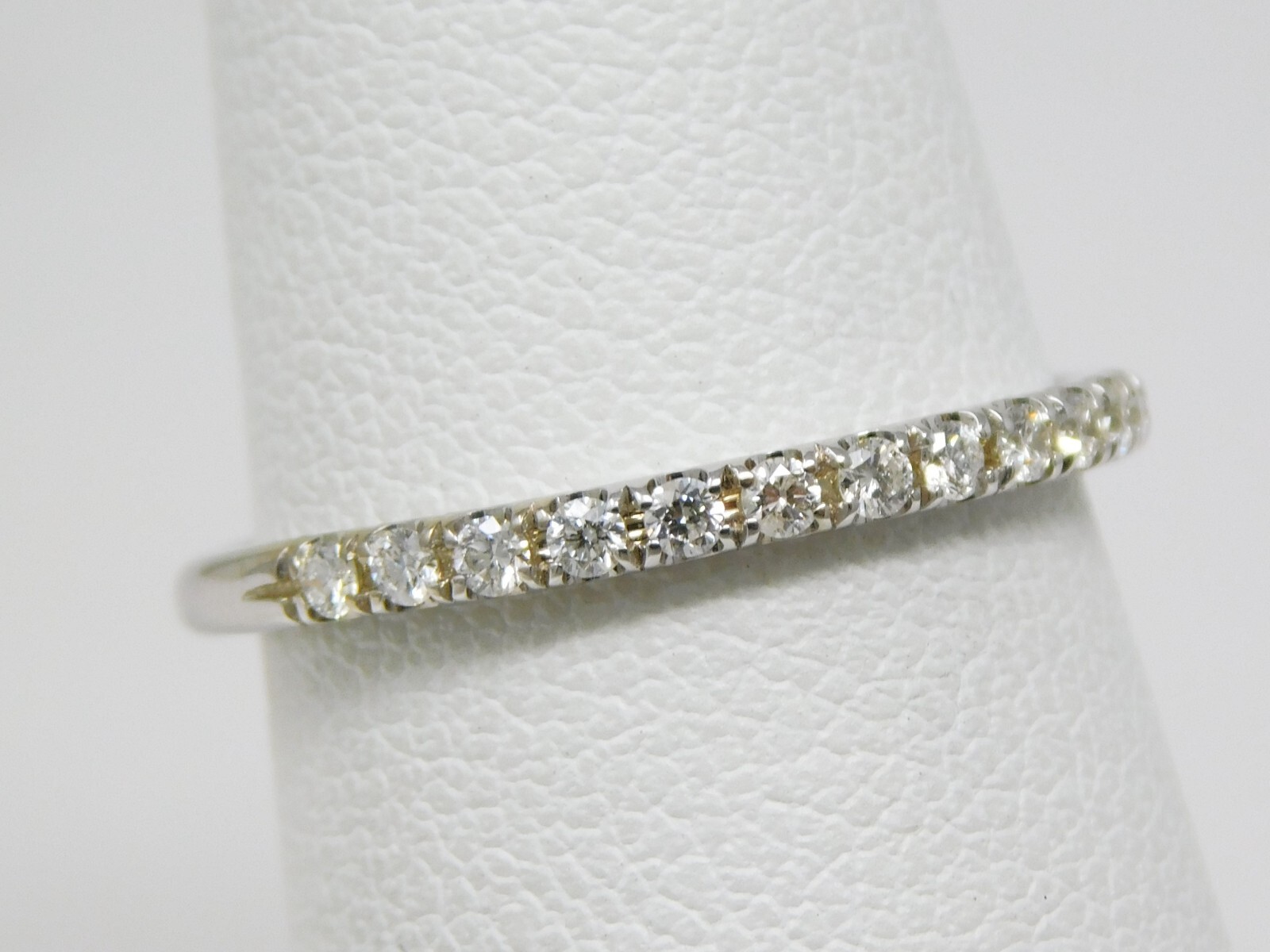 14 kt White Gold 12 Stone Diamond Wedding Half Band Ring Size 6 B6669