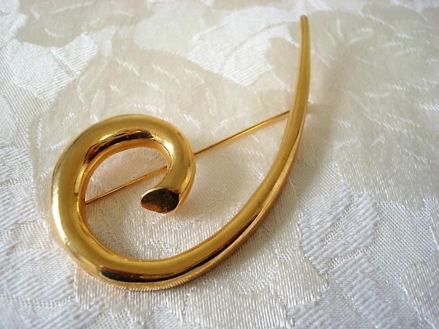 Huge Vintage Gold Tone Swirl Pin Brooch 2 x 4 1/8 In. KJ