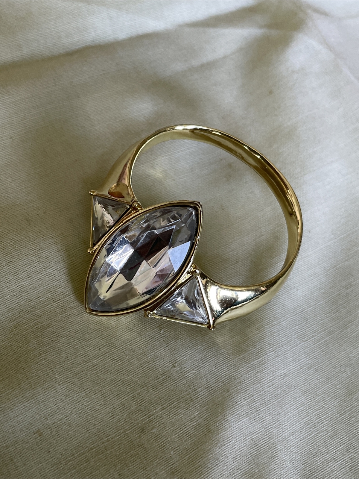 Vintage AJC Gold Tone Ring Style Pin Brooch VV-32