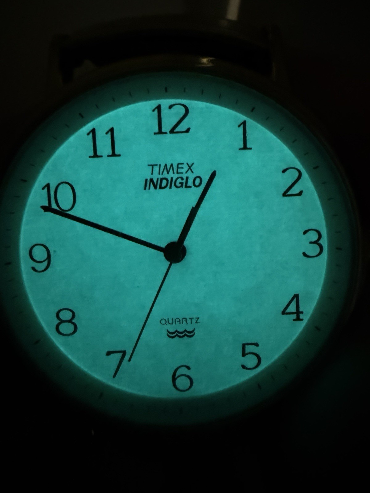 Timex Indiglo Quartz Analog White Dial Gold Tone Water Resistant vintage