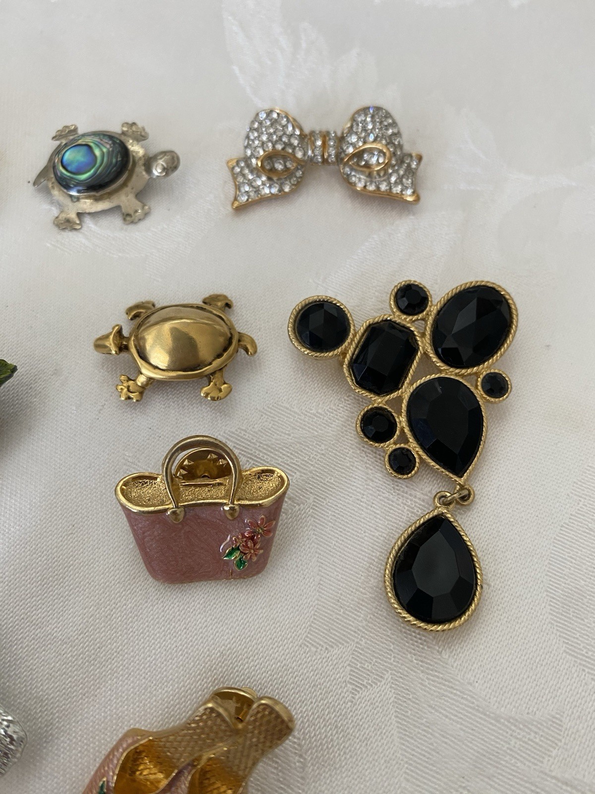 Vintage Lot Of 15 Brooches Some Signed