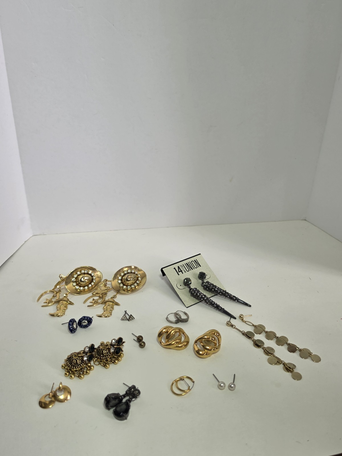 Mixed lot of 13 Unbranded costume jewelry Earrings. Lot #5 with or without backs