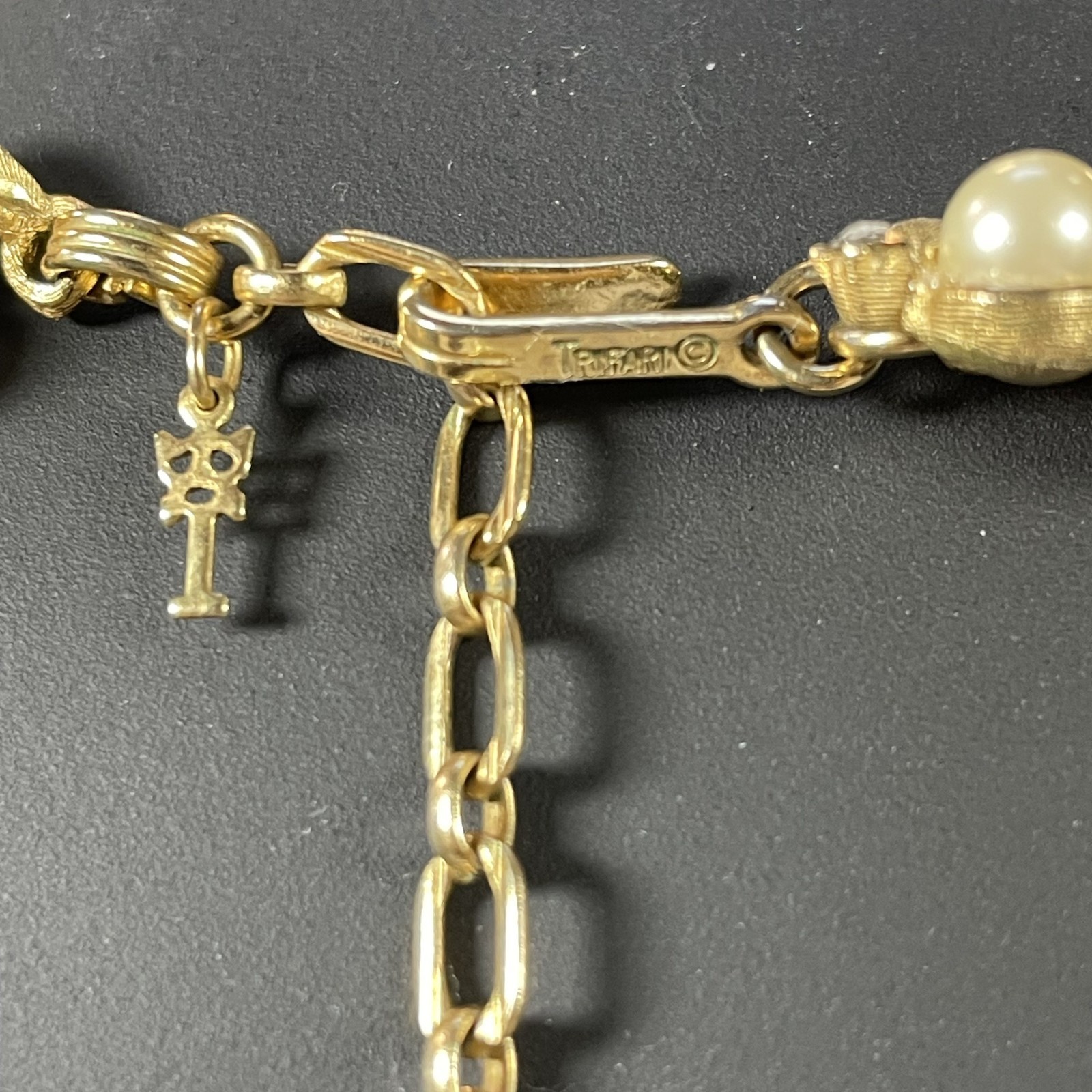 Vintage Trifari Gold Tone Leaf Faux Pearl Rhinestone Choker Necklace Signed 12″