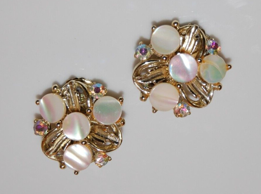 ELEGANT VTG MCM COUTURE MOTHER OF PEARL & RHINESTONES GOLDEN METAL CLIP EARRING