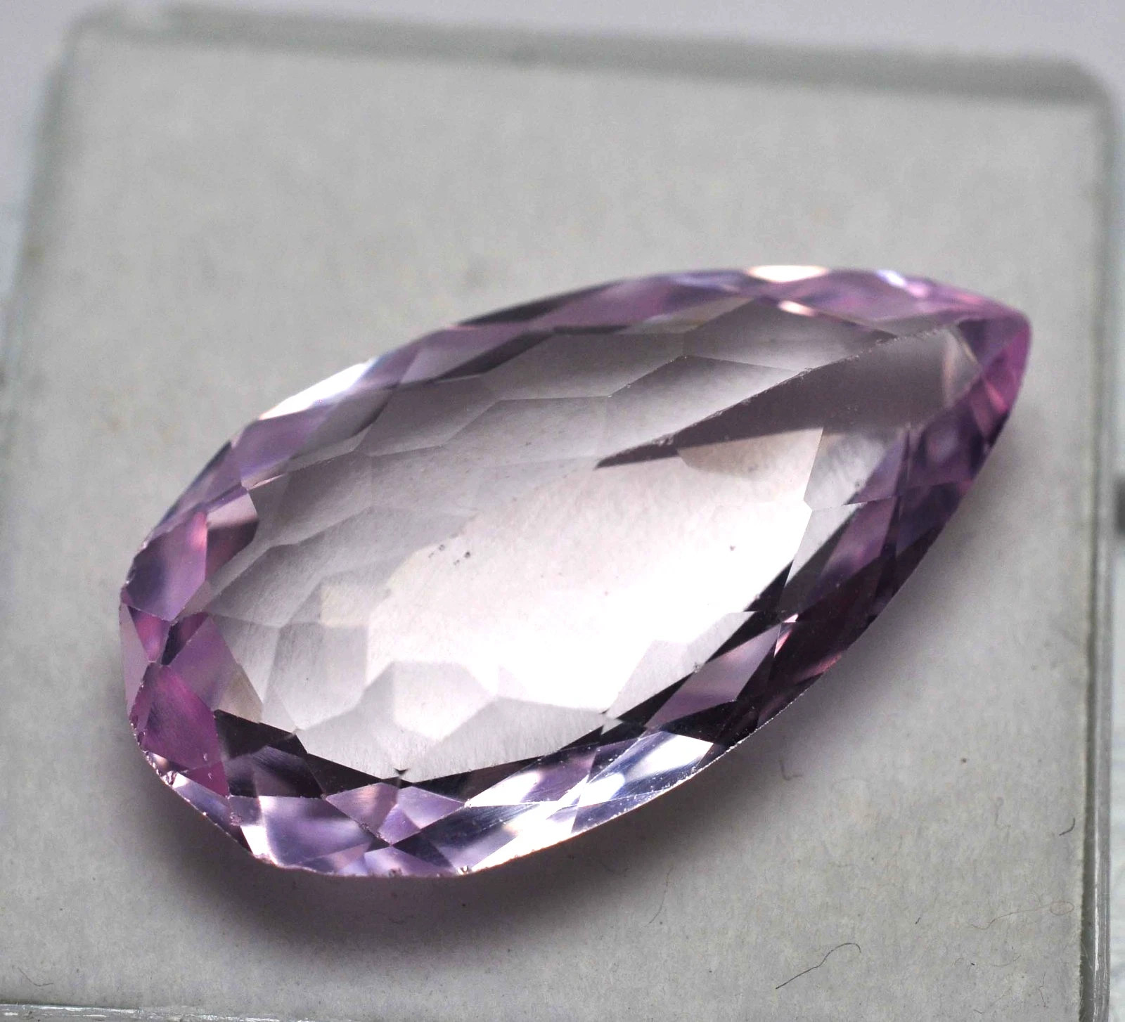 Natural 16.65 Ct Pear Cut Bijoux Soft Pink Sapphire GIE Certified Loose Gemstone