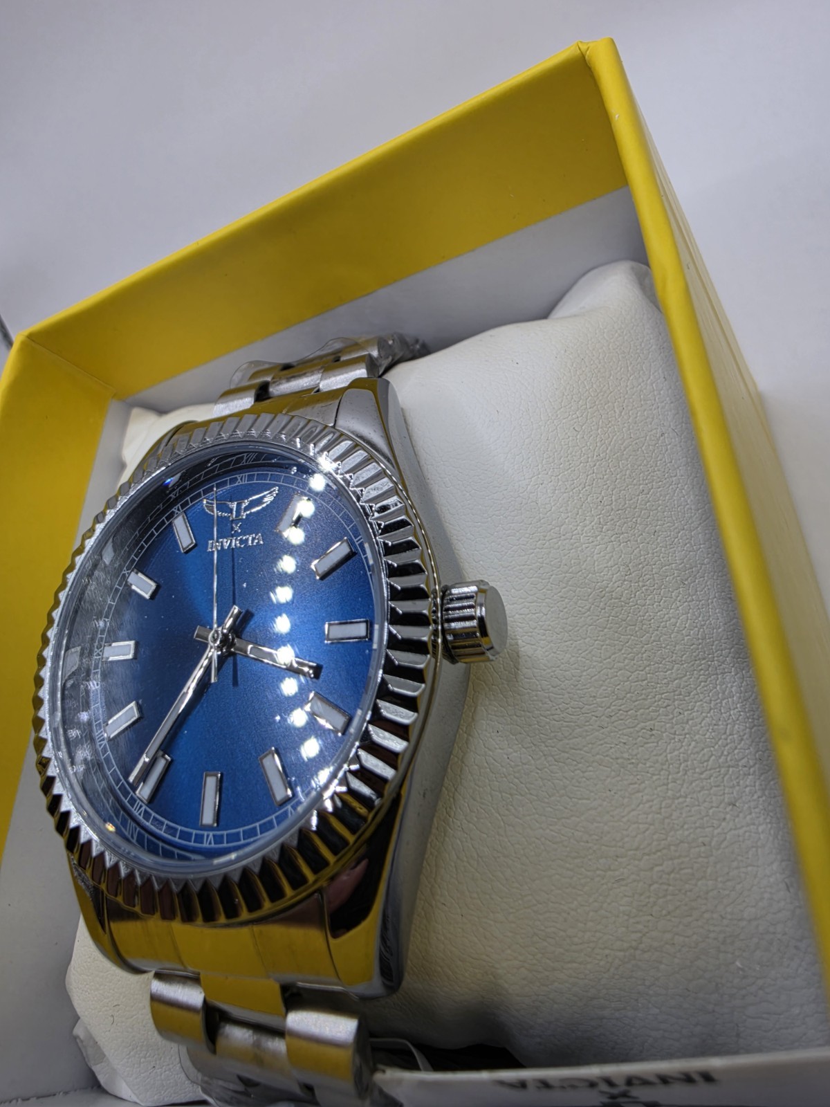 69015 – Invicta Specialty Mens Watch – 40mm
