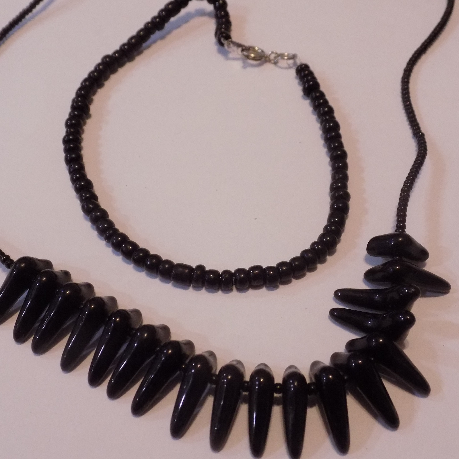 necklace and bracelet 2 piece set, black beaded, pretty (90)