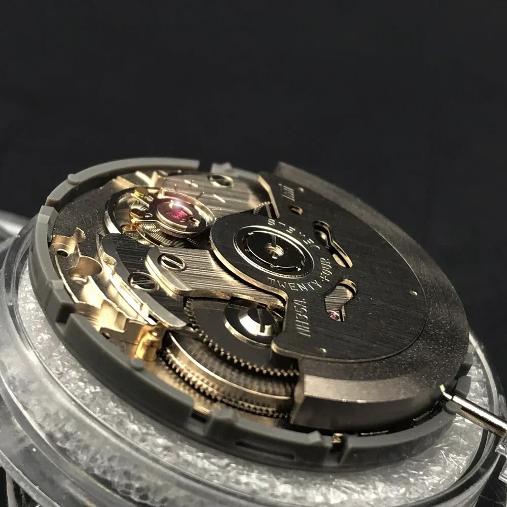 NH35 NH35A Automatic Mechanical Watch Movement at 3/3.8/6 White/Black Date Disc