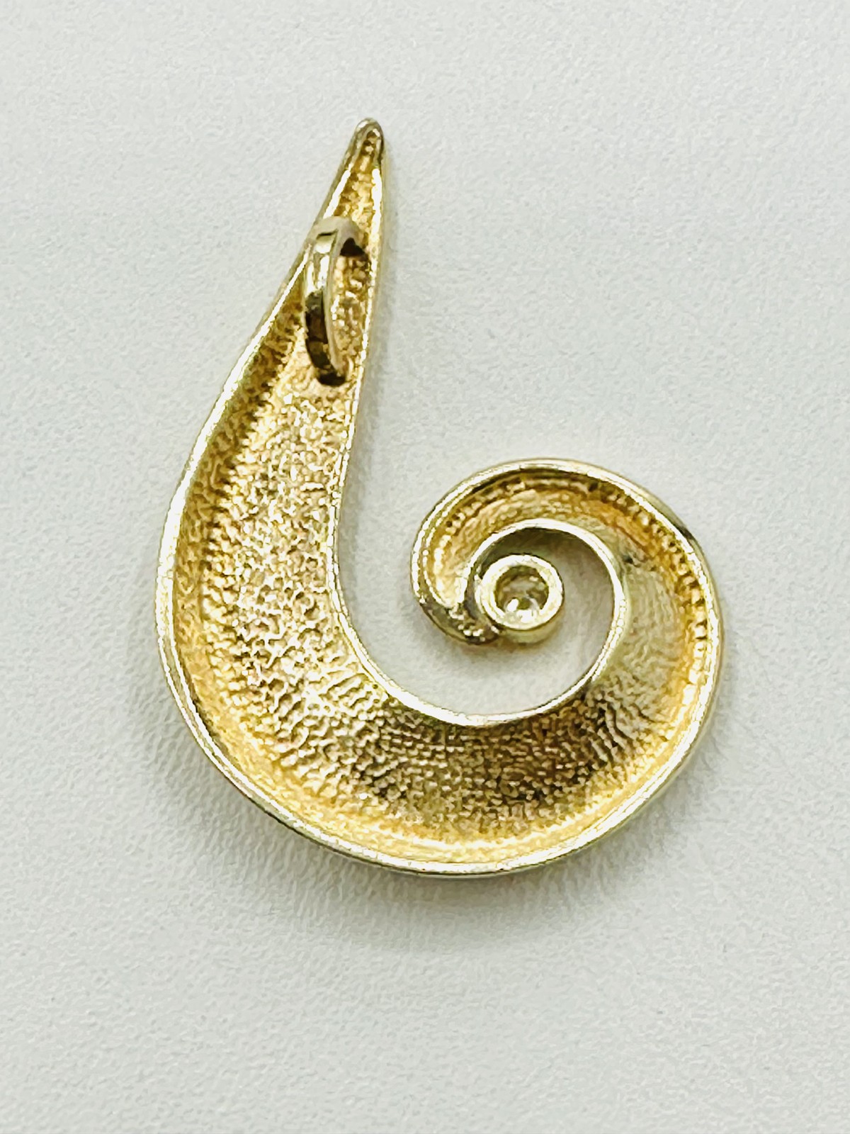 14KT Yellow Gold Natural Diamond Swirl Pendant 0.04ct # 2311