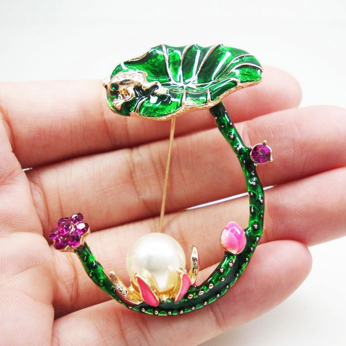 New Fashion Frog Lotus Enamel Brooch Pin Austrian Crystal Pearl Animal Gifts