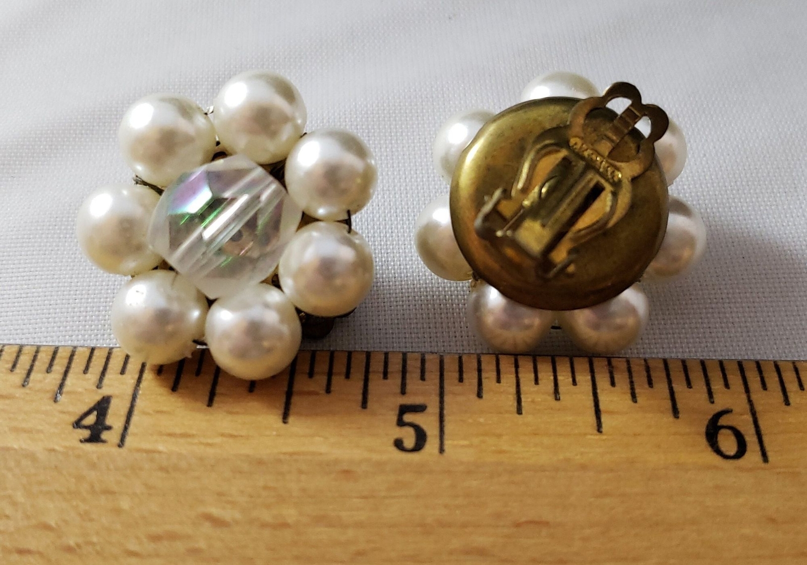 Vtg Unsigned Clip On Earrings Cluster White Faux Pearl Clear Beads Made In Japan