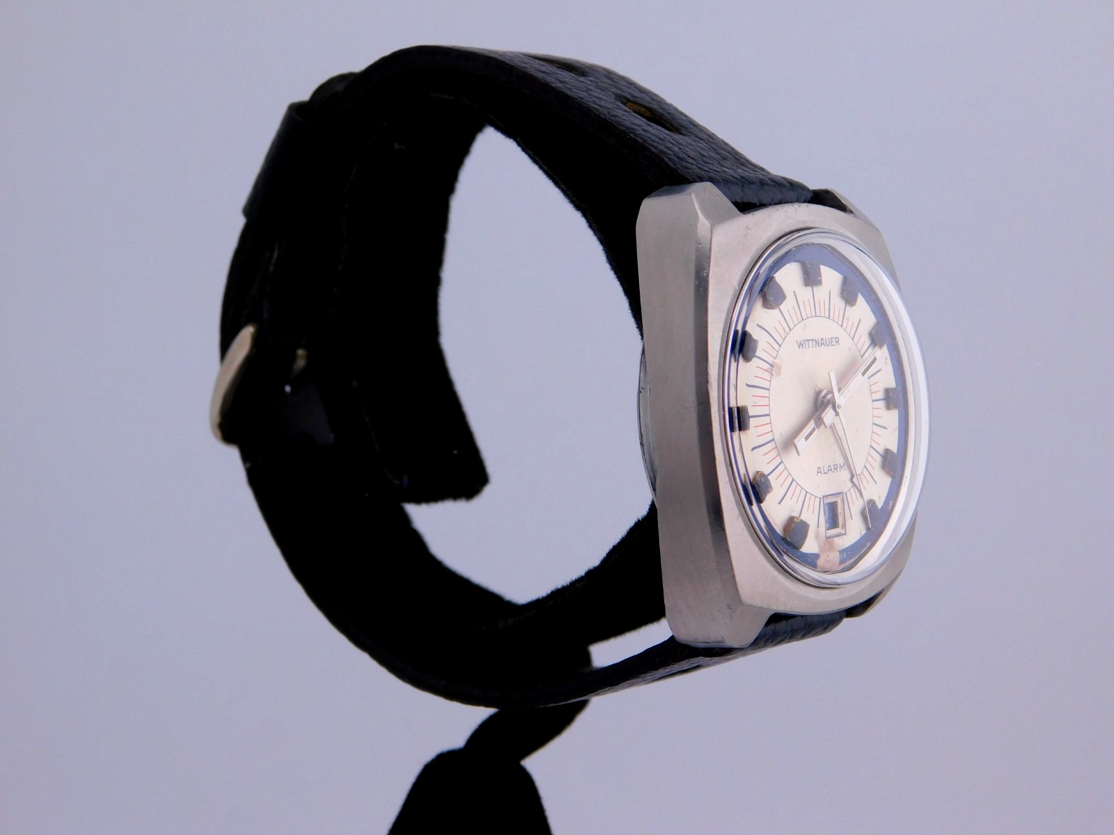 VINTAGE WITTNAUER WRIST ALARM 17J SWISS MENS WRISTWATCH SERVICED W/BOX C.1970