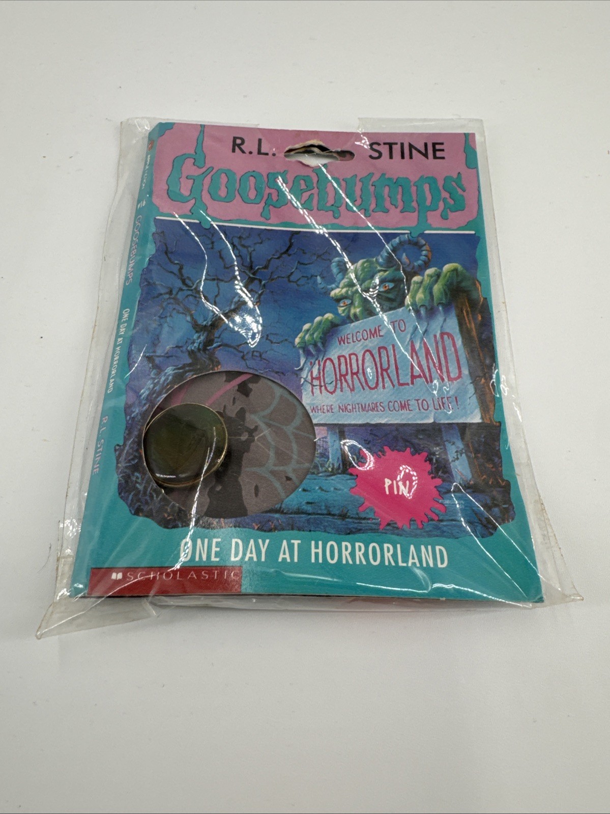 Vintage 1995 Scholastic Goosebumps One Day At Horrorland 3D Hologram Pin NEW