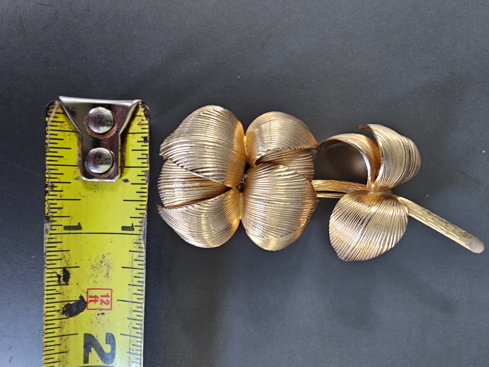 Vintage Signed Giovanni Gold Tone Floral Plant Brooch Pin 3×1″ 1960s Textured