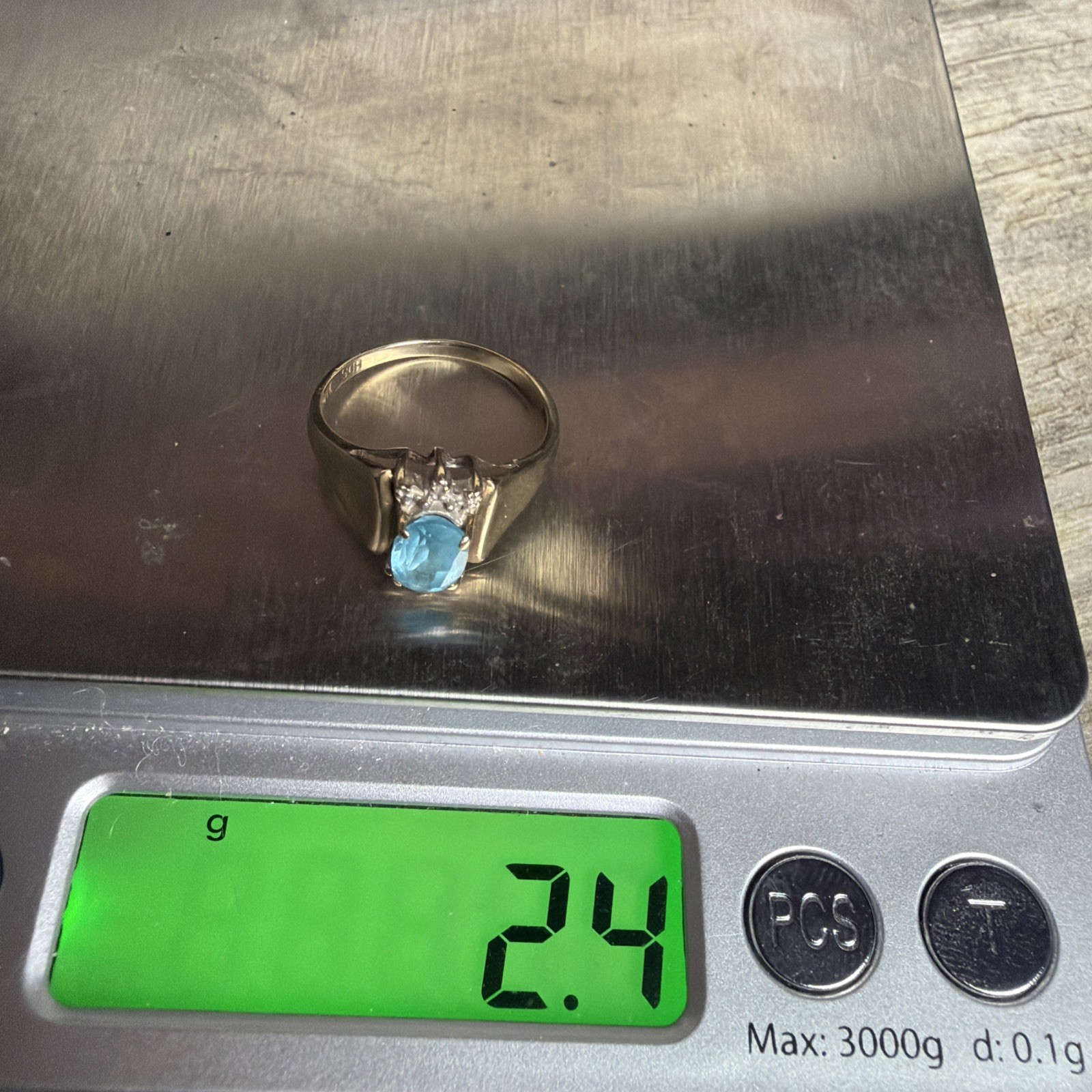 10k GOLD RING 2.4 GRAMS SIZE 6.0 INCHES