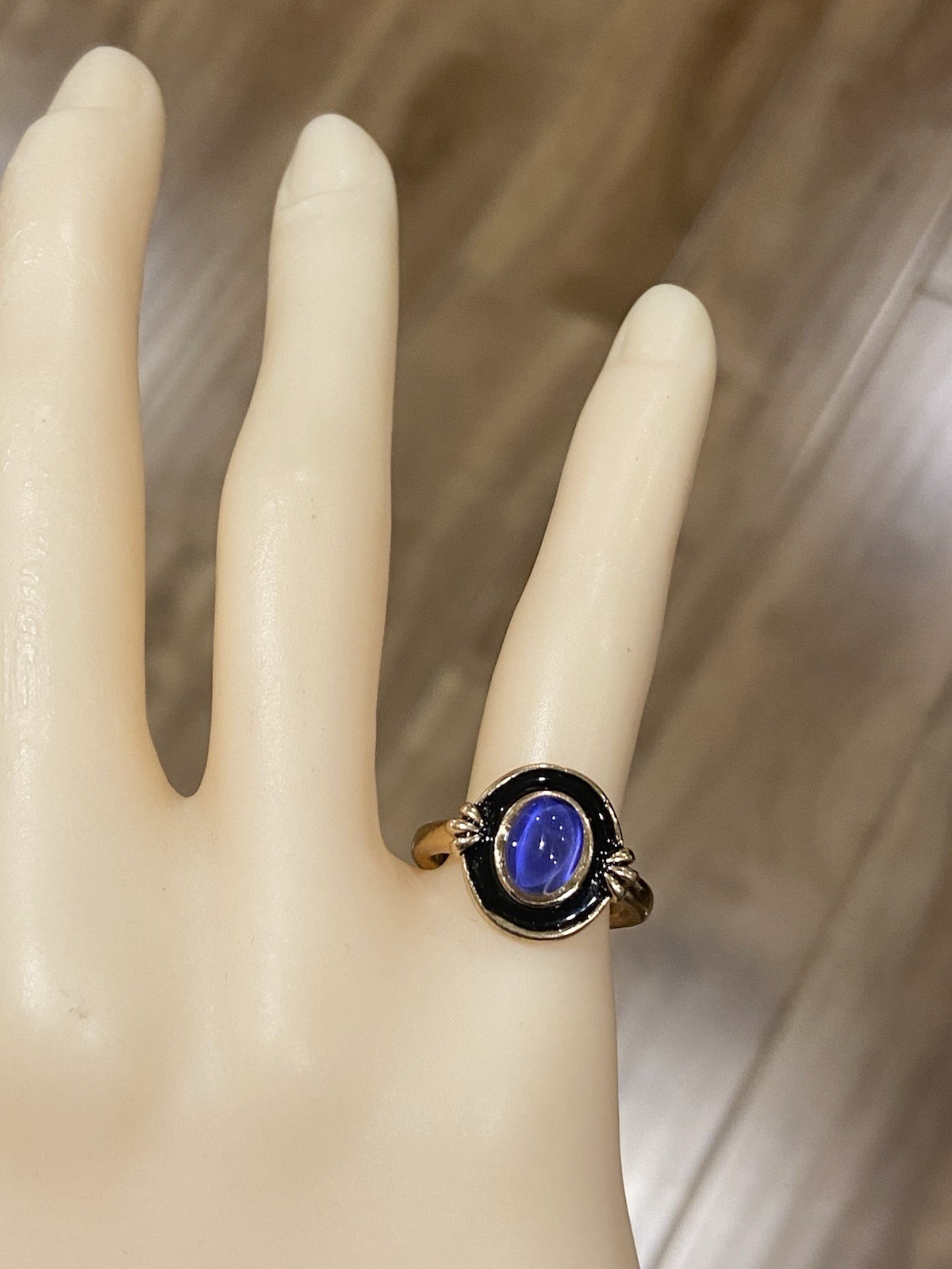 Elegant Gold-Plated Copper Mood Ring | Black Enamel & Oval Glass Stone Size 8.5