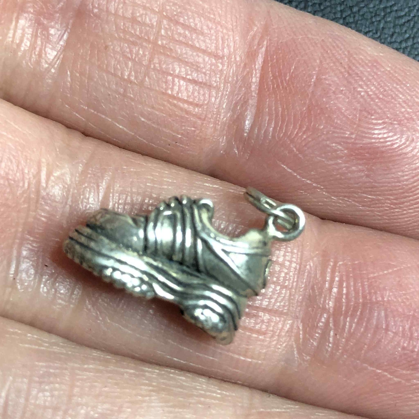 7921 VNTG Sterling silver 925 figural running tennis shoe charm pendant 4.1 gram