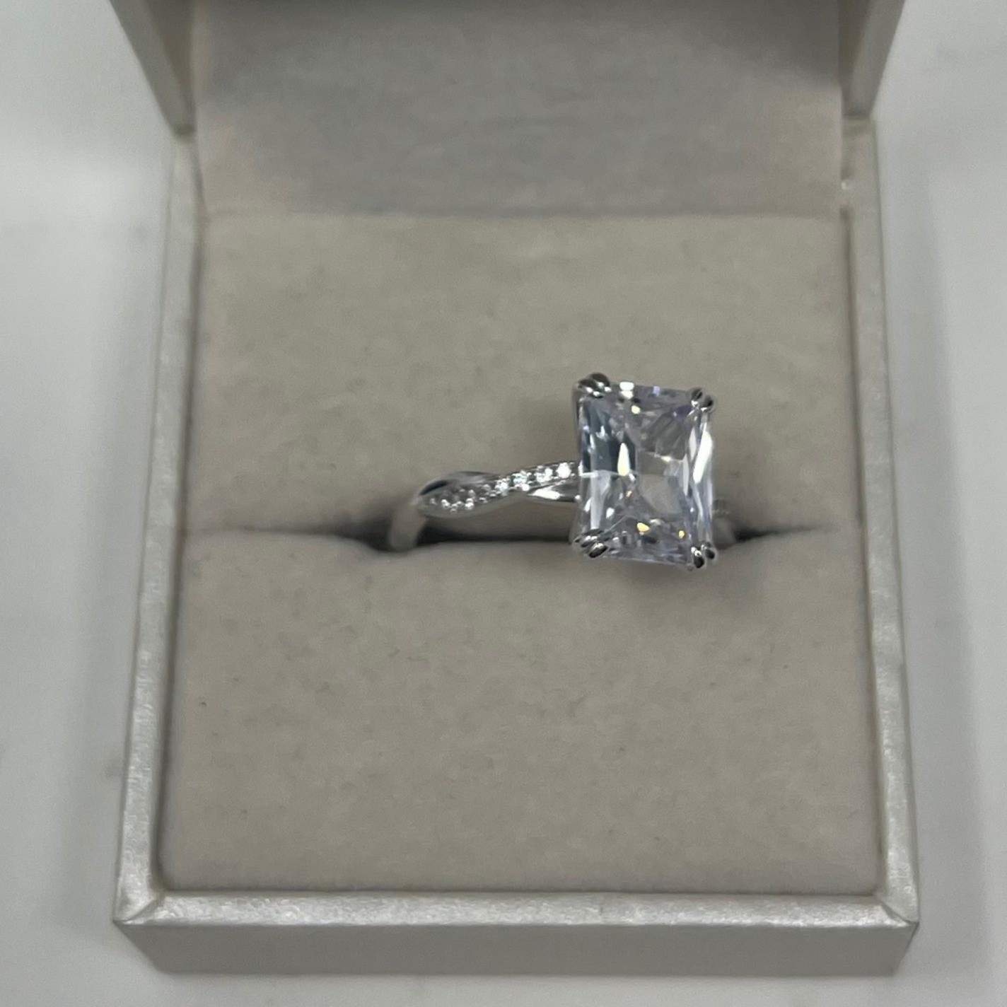 Sterling Silver S925 Emerald Cut Cubic Zirconia Twisted Infinity Ring Size 6-6.5