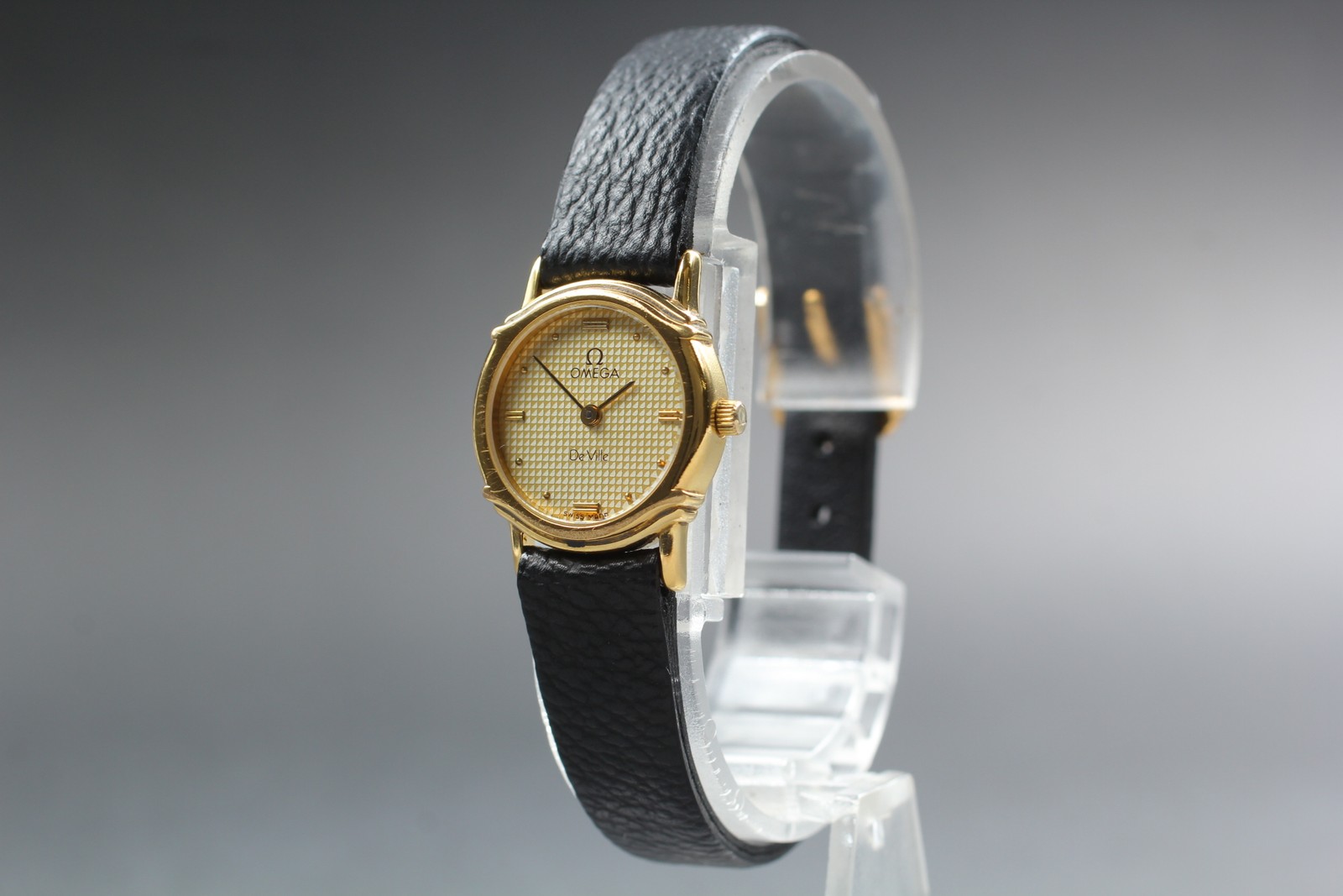 Vintage 1985 OMEGA DeVille Quartz Cal.1455 Gold Guilloche 20mm Women’s Watch