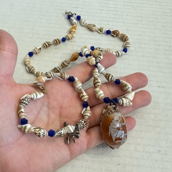 Vintage Necklace & Bracelet 2 Piece SET Carved Cameo VIRGO Conch Shell Pendant