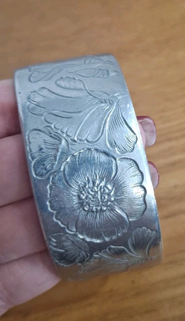 Salisbury Pewter 1″ Wide Cuff Engraved Bracelet Flower Of The Month August
